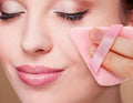 100-Count Triangle Powder Puffs – Soft Velour Makeup Sponge for Dry & Wet Foundation, Setting Powder & Face Cosmetics, Bridal Touch-up kits, Pink.